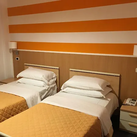 ホテル Twelve モンカリエーリ