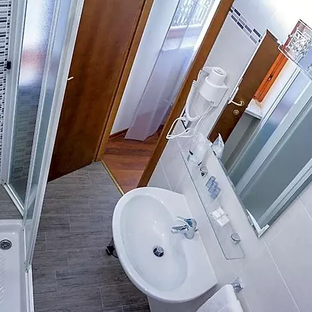 Twelve Hotel 3*