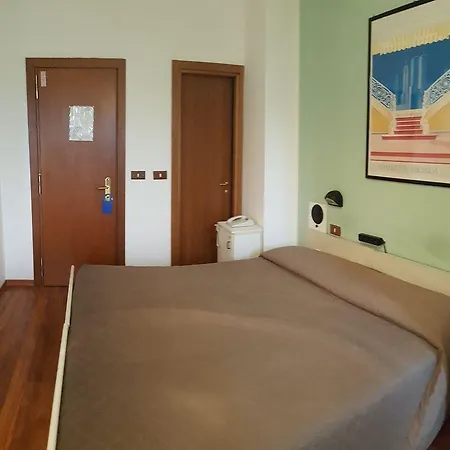 Twelve Hotell 3*