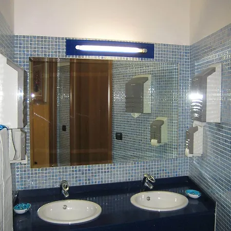 Twelve Ξενοδοχείο 3*