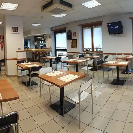 Twelve 3* Μονκαλιέρι