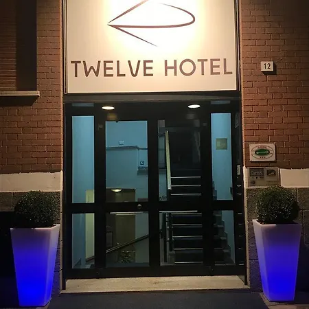 Twelve 3* Μονκαλιέρι