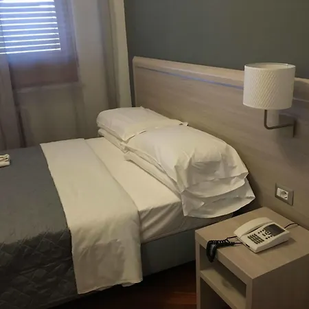 Hotell Twelve Moncalieri