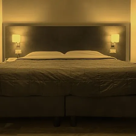 Hotell Twelve Moncalieri